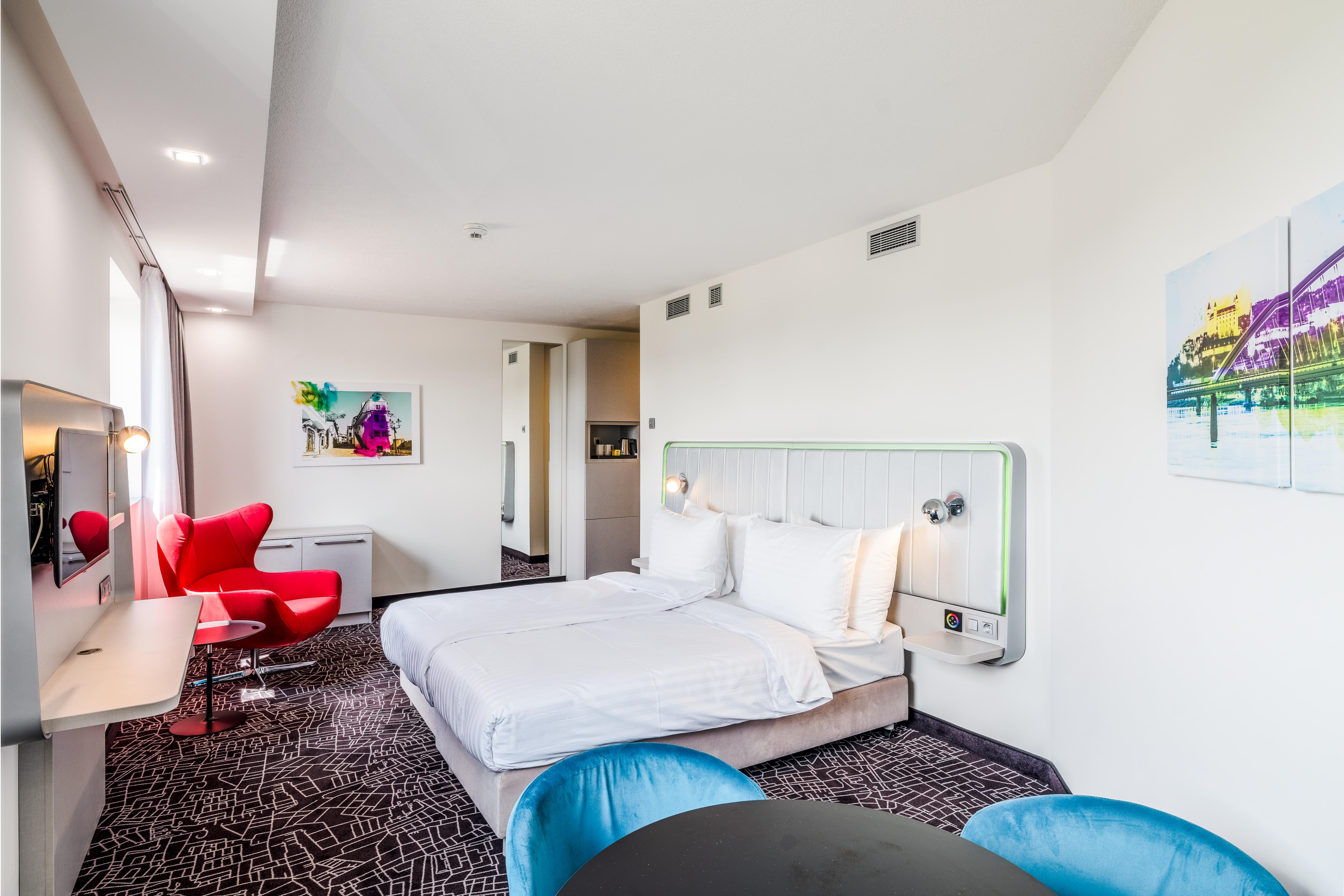 Park Inn By Radisson Danube Братислава Екстериор снимка